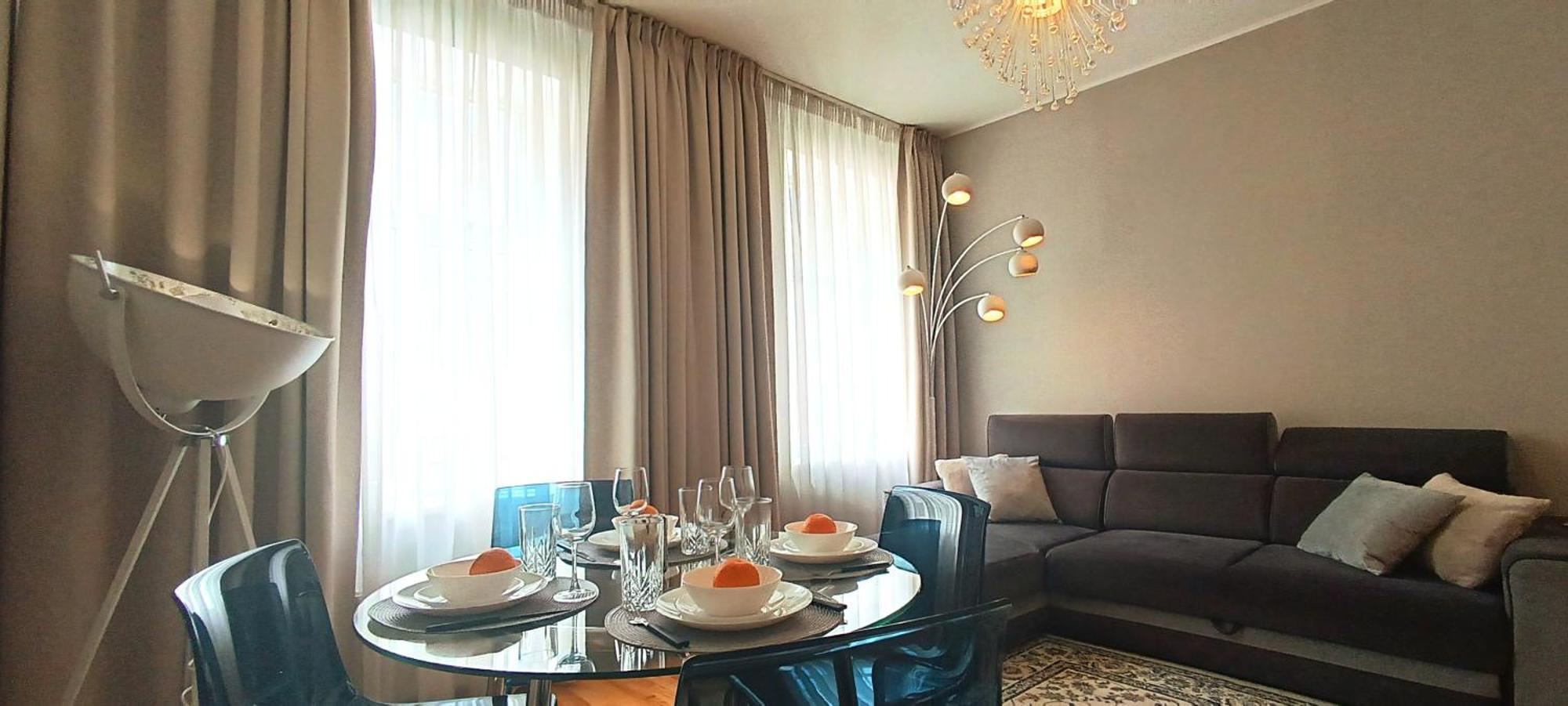 Old Town 2 Bedroom Apartment Near Dome Square & Scenic Waterfront 里加 外观 照片
